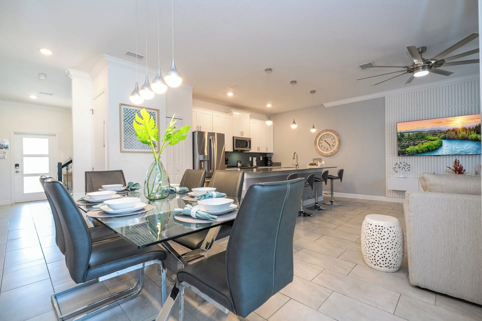 Our dining area is perfect for quality time with your loved ones, while you prepare the most delicious plate at out equipped kitchen.