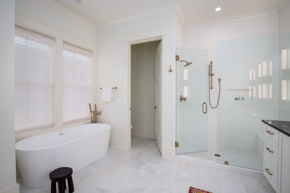 Master Bath w Soaking Tub and Walk-in Shower