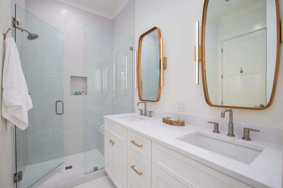 Double Sink Vanity w Walk-in Shower