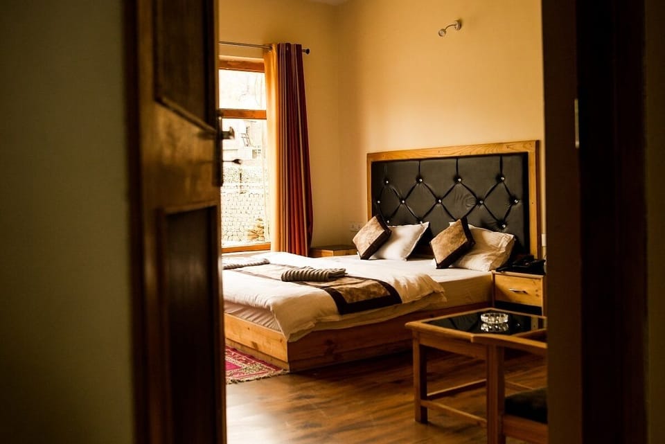 Hypo-allergenic bedding available, soundproofing, WiFi (free)
