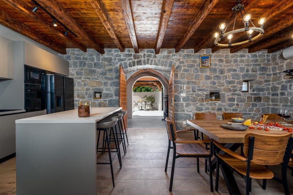The ground floor (36sqm) offers an indoor summer kitchen 