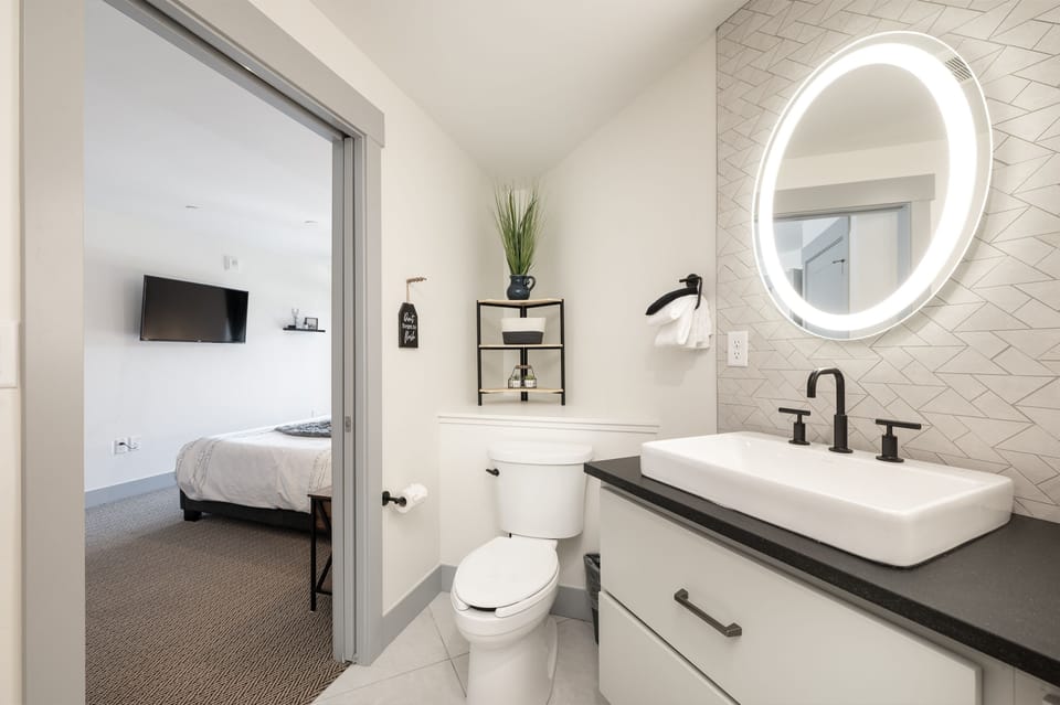 Condo, 1 Bedroom | Bathroom | Towels, shampoo
