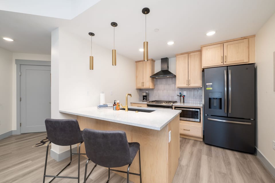 Condo, 1 Bedroom | Private kitchen | Fridge, oven, coffee/tea maker, toaster