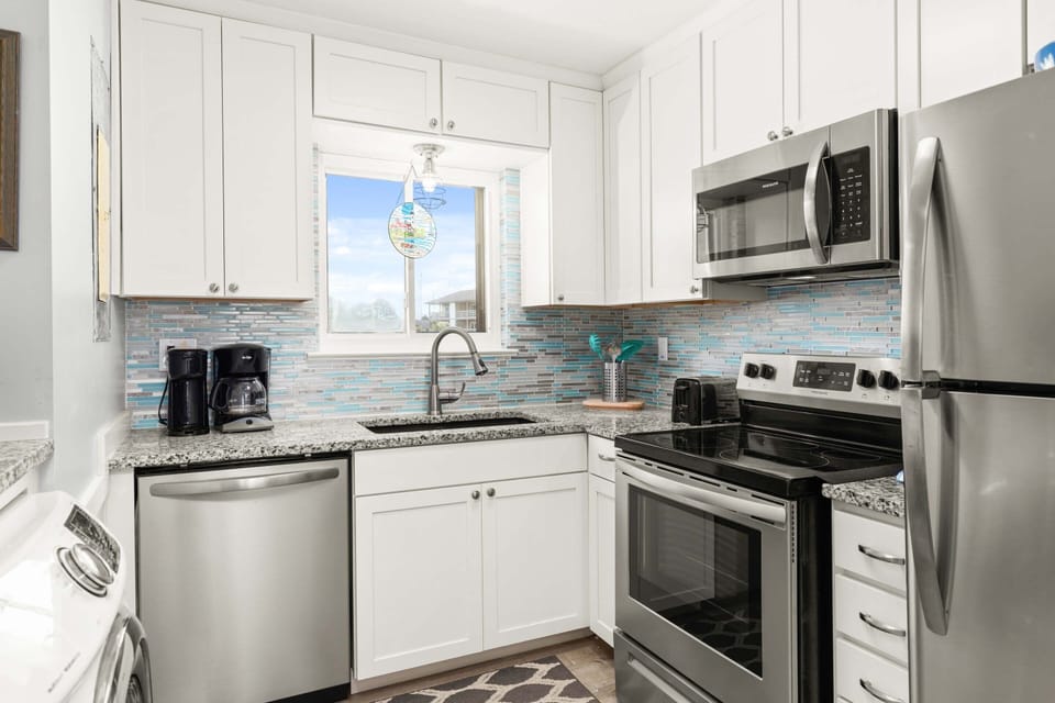 The fully-equipped kitchen