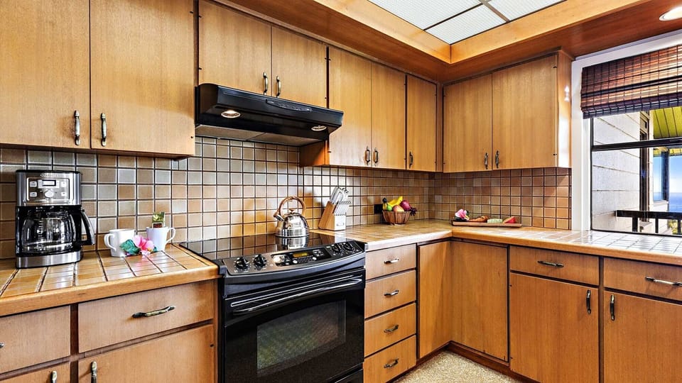 Kapalua Ridge Villas #1624 - Spacious Kitchen - Parrish Maui
