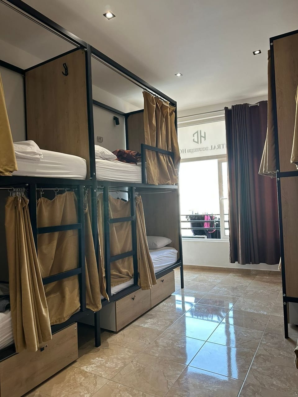 10 Bed Mixed Dormitory | Soundproofing, free WiFi