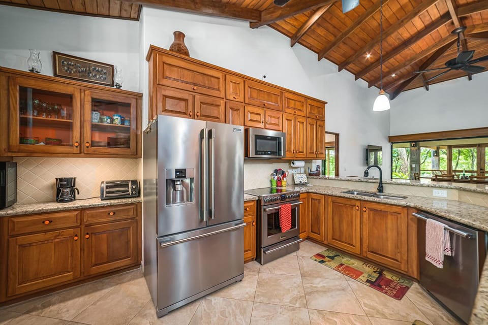 Fully equipped kitchen.