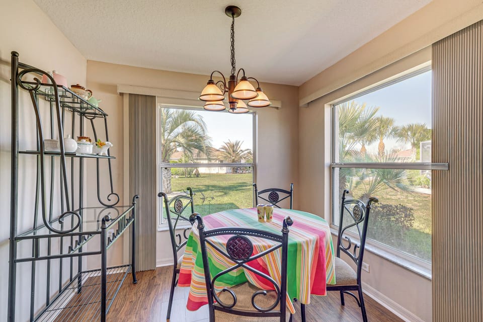 Dining Area | Dishware & Flatware Provided