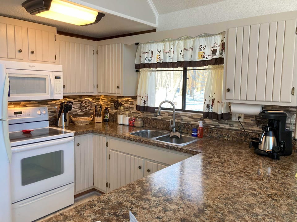  The fully stocked kitchen at Simple Pleasures Retreat