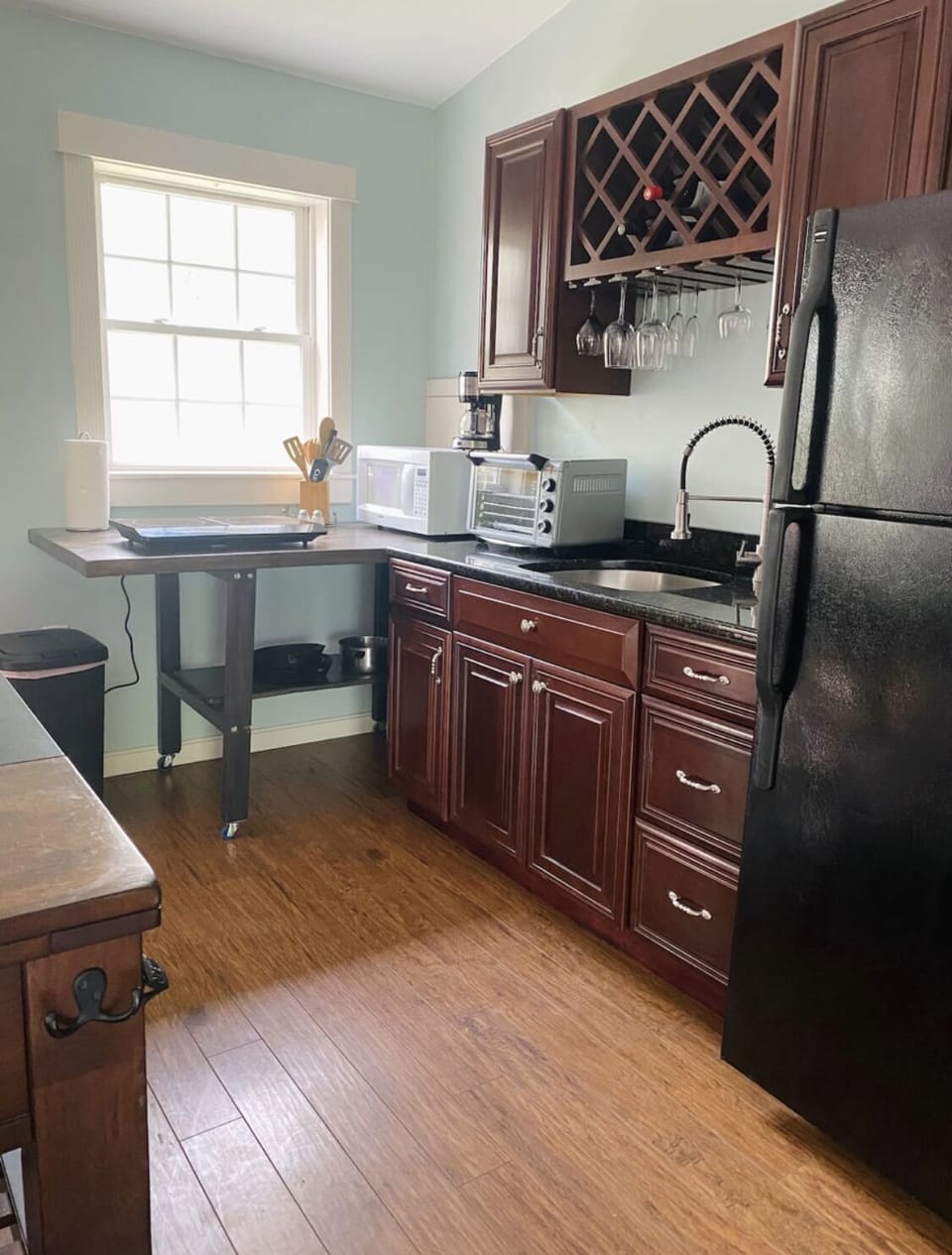 Kitchenette with full fridge, toaster oven, microwave and 2 burner hot plate