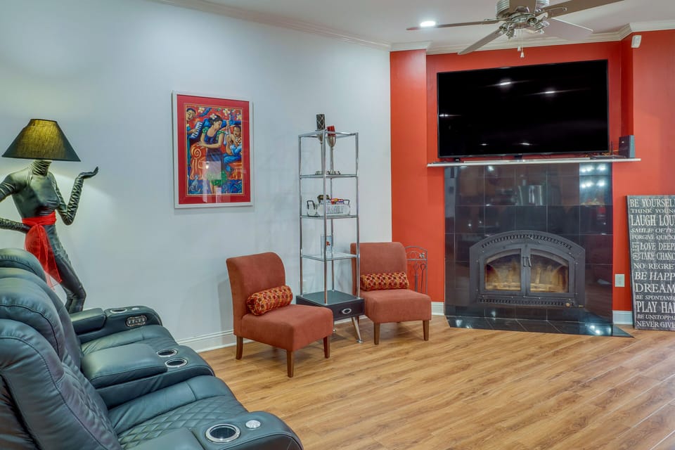 Living Room | 2,600 Sq Ft | Fireplace | Free WiFi | Smart TVs