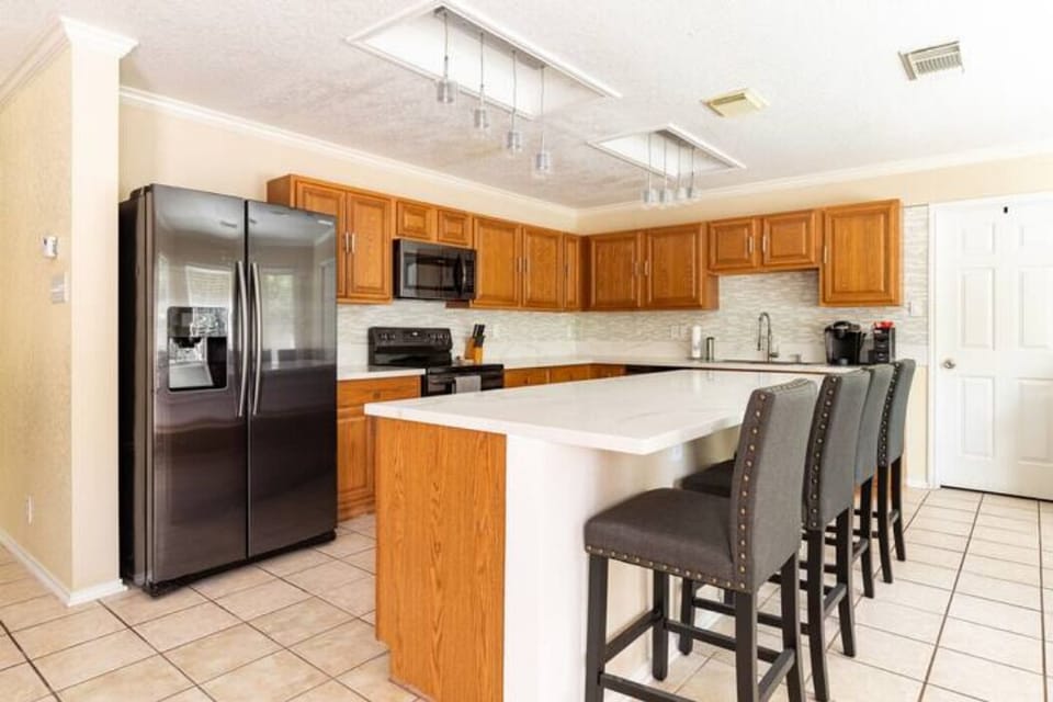 Four stool large kitchen bar