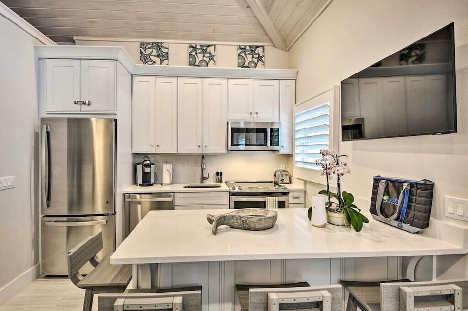 Kitchen | Keurig Coffee Maker | Smart TV