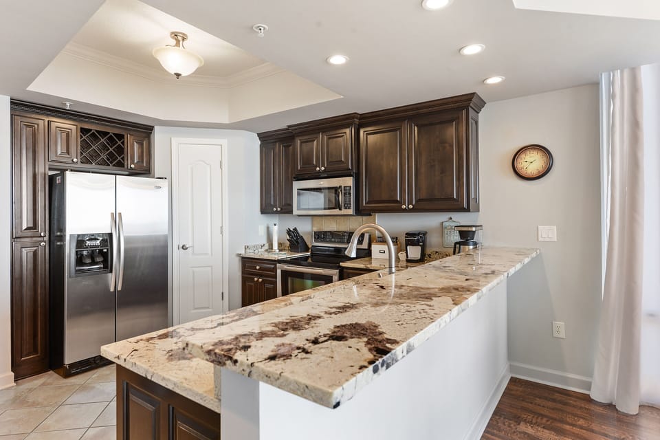 Great kitchen counter space