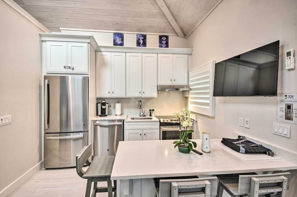 Kitchen | Cooking Basics | Dishware & Flatware | Keurig | Trash Bags