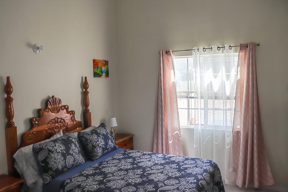 2 bedrooms, iron/ironing board, WiFi (free)
