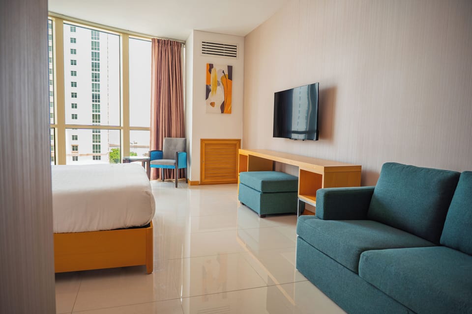 Luxury Single Room | Minibar, desk, laptop workspace, blackout drapes