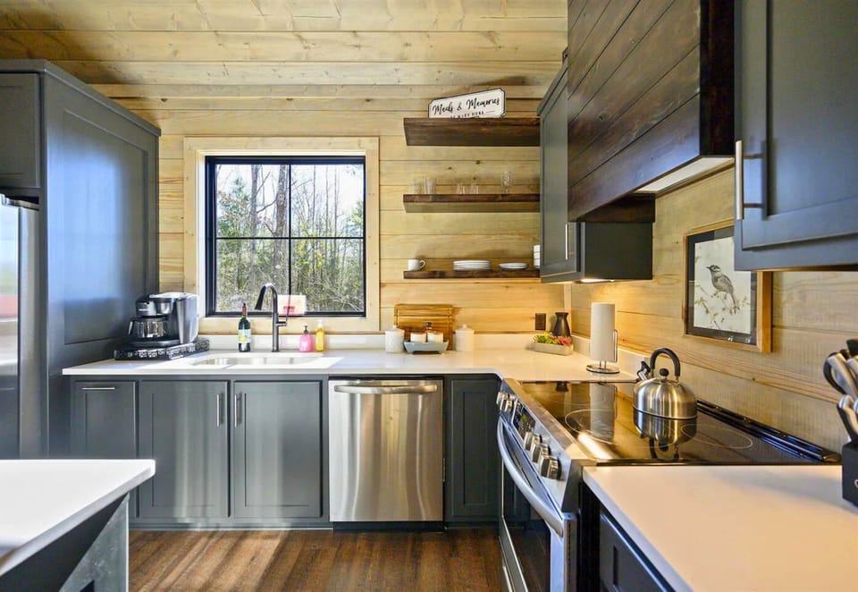 Prep your favorite meals with a view! Our kitchen's got all you need, plus a touch of nature's calm
