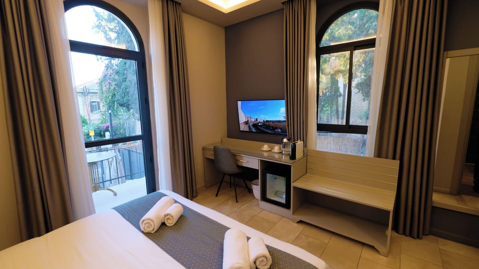 Superior Room, 1 King Bed, Balcony | Minibar, desk, laptop workspace, free WiFi