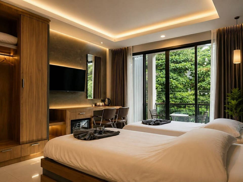 Deluxe Grand with Balcony | Minibar, in-room safe, blackout drapes, iron/ironing board