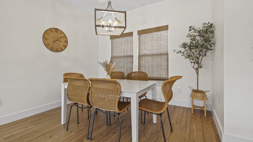 Dining room table with seating for 6