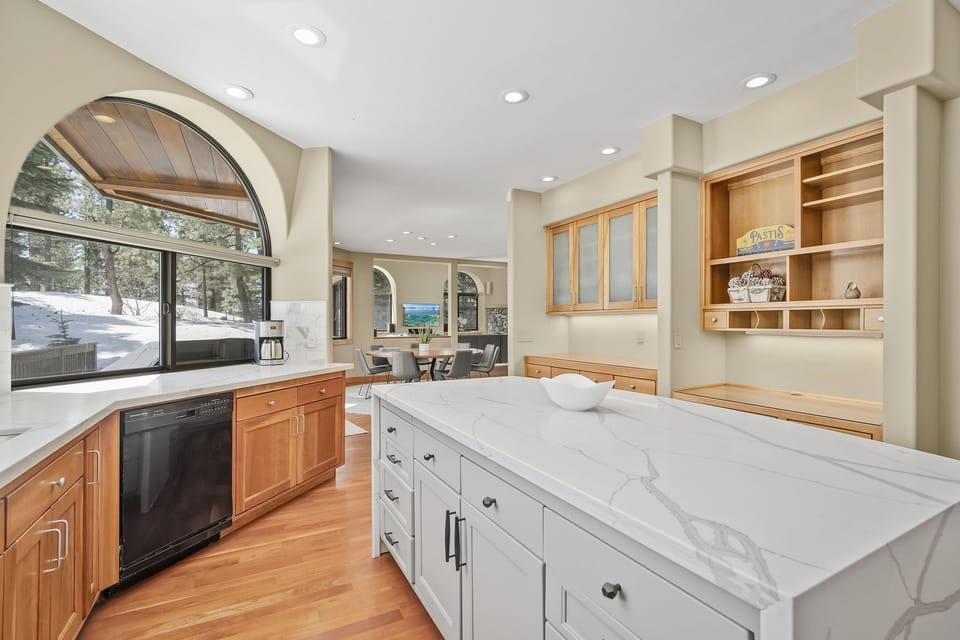 Kitchen area: Hilltop Manor in Tahoe Donner