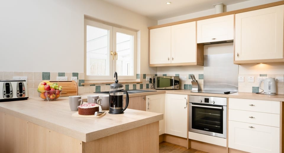 Salmon Run Lodge kitchen with oven