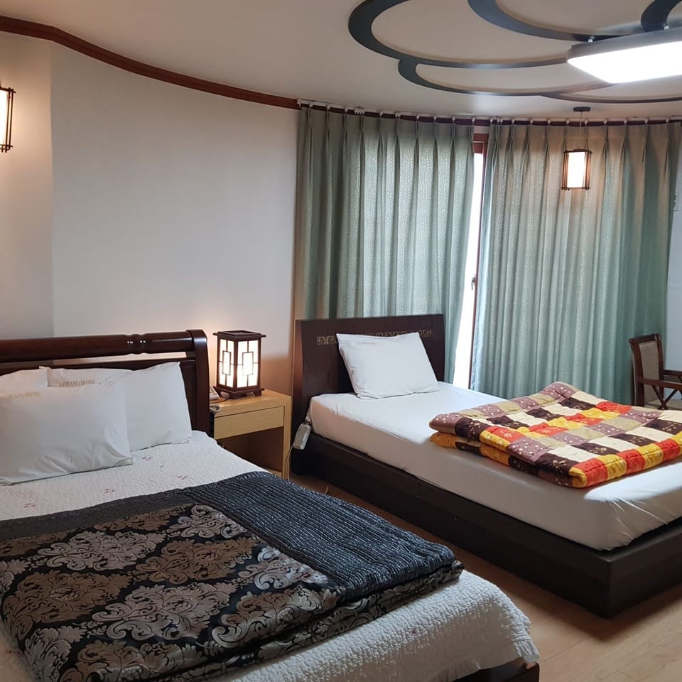 Superior Twin Room | Desk, blackout drapes, free WiFi, bed sheets