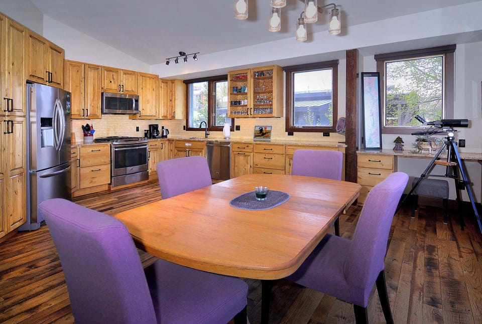 Dining/kitchen