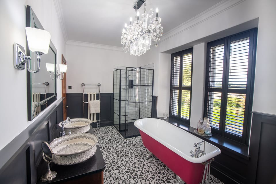 Grand Room | Bathroom | Hair dryer, bathrobes, towels, soap