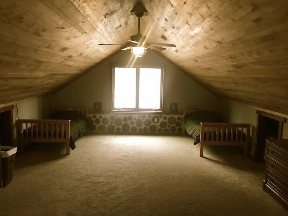 Loft - Loft with Two Twin Beds