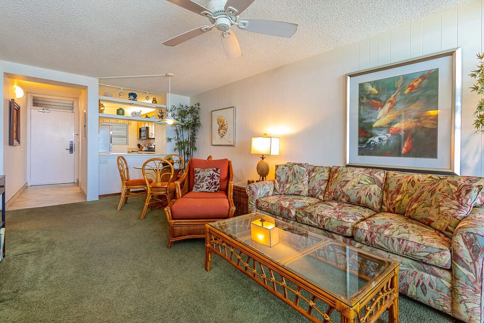 Comfortable and timeless Hawaiian style living. 