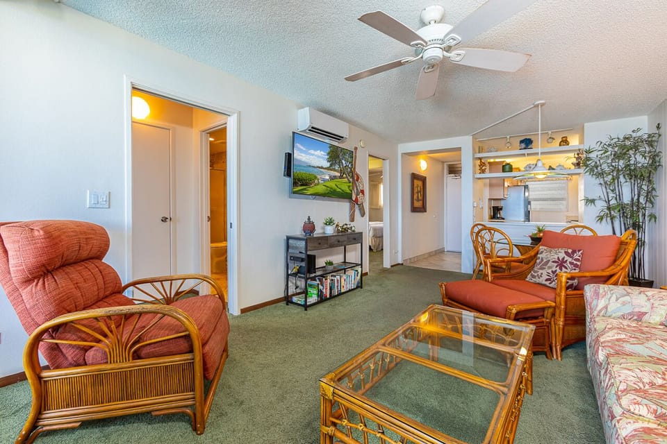 Pick your favorite spot to relax~ watch a movie or take a doze.
