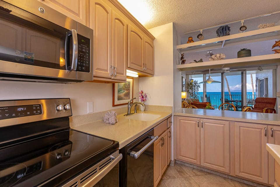 Large kitchen w/ views while prepping meals