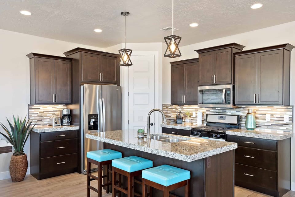 Kitchen - The kitchen is fully stocked with all the dishes, cookware, baking pans, and cutlery you will need for meal preparations and includes stainless steel appliances and granite counter tops.