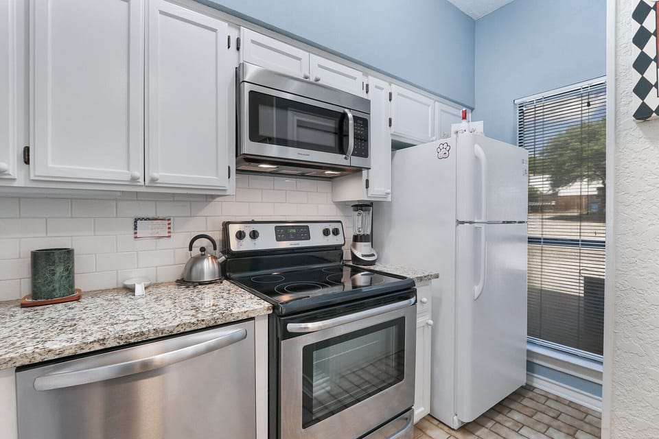 Full kitchen when entering the duplex