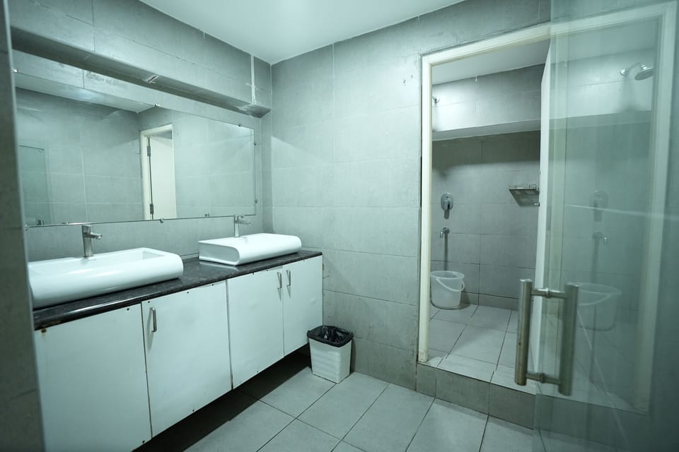 Basic Single Room | Bathroom | Slippers, towels, soap, shampoo