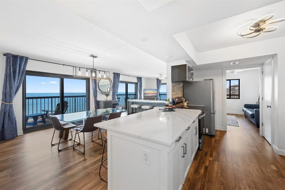 A Luxury 2 Bedroom Condo in the Ever-Popular Sea Watch!