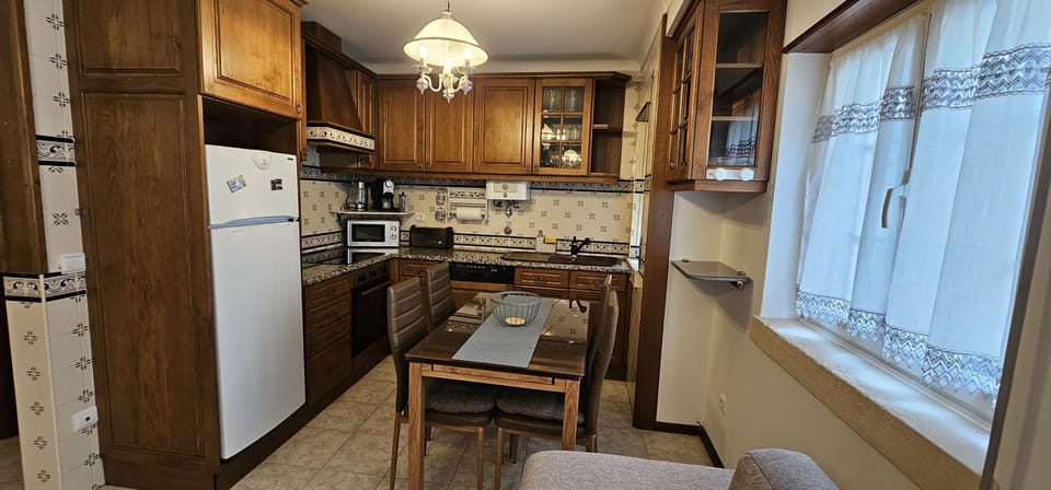 Traditional Apartment, 1 Bedroom, Non Smoking | Dining room