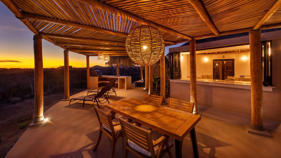 Outdoor dining to indoor server