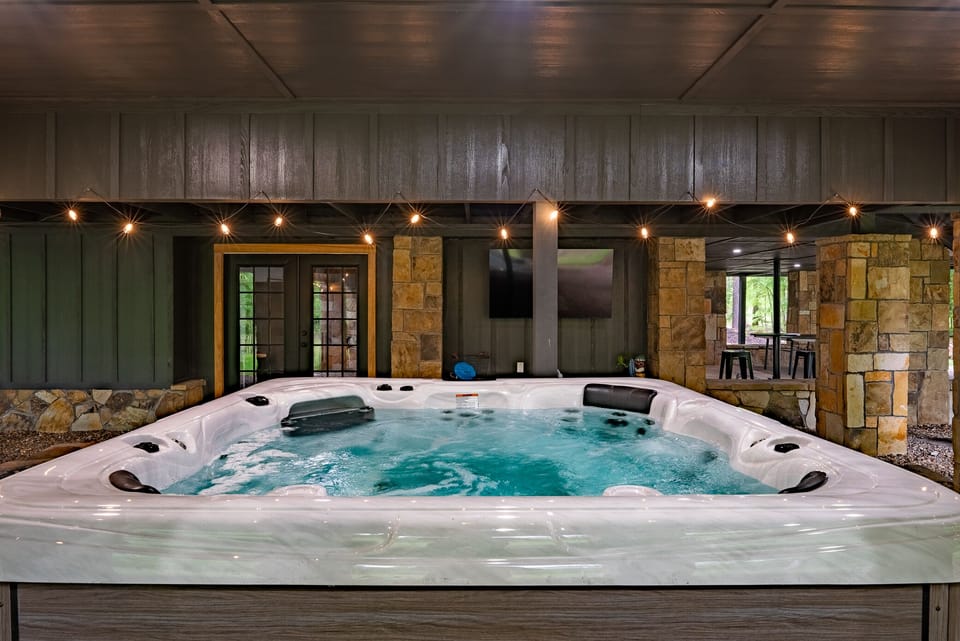 PRIVATE COVERED PATIO WITH HOT TUB AND FIRE PIT