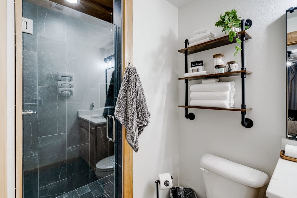 EN SUITE FULL BATH 2