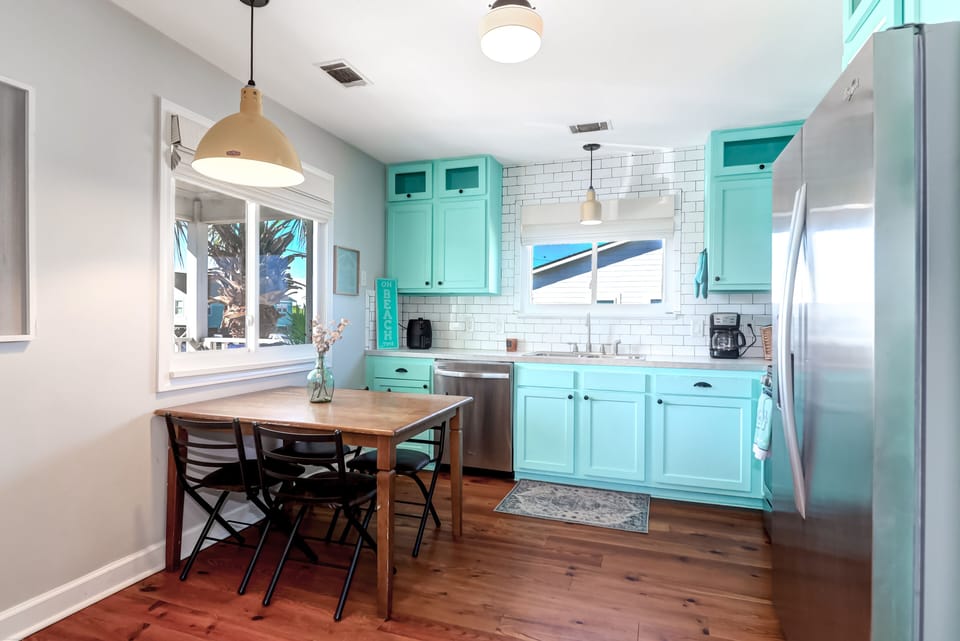 Fully Stocked Eat-In Kitchen