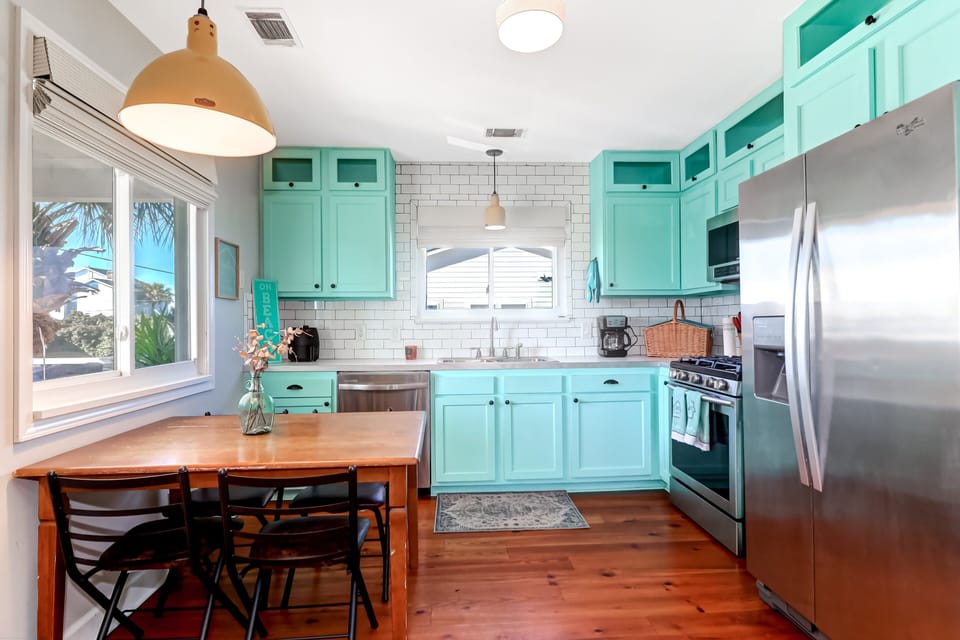 Fully Stocked Eat-In Kitchen