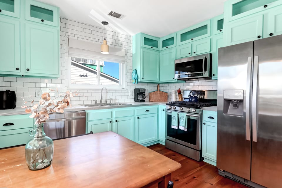 Fully Stocked Eat-In Kitchen