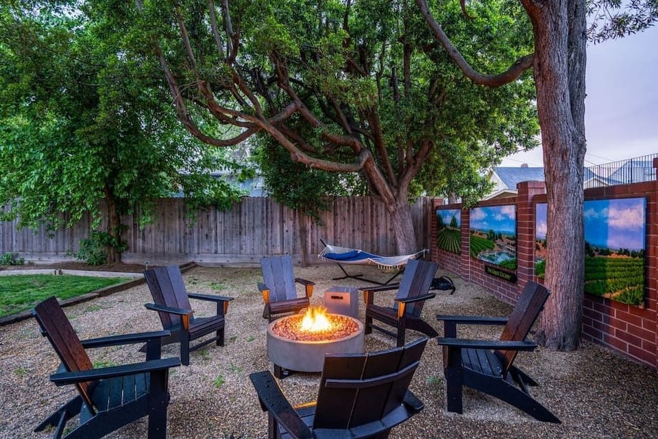 Escape to a backyard oasis: a mural by renowned local Lodi artist Tony Segale sets the scene, while a fire pit and hammock invite your group to relax and unwind.