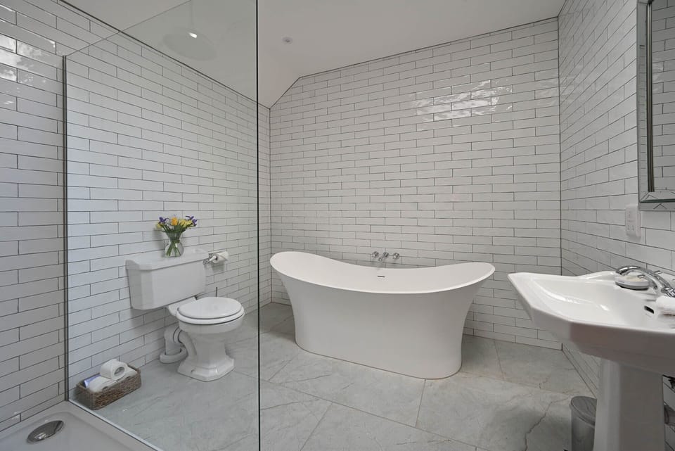 Kipney Farmhouse bathroom