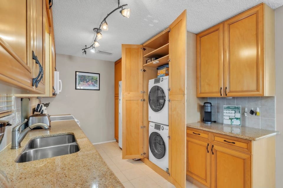 Townhome, 3 Bedrooms | Private kitchen | Coffee/tea maker, fridge, toaster