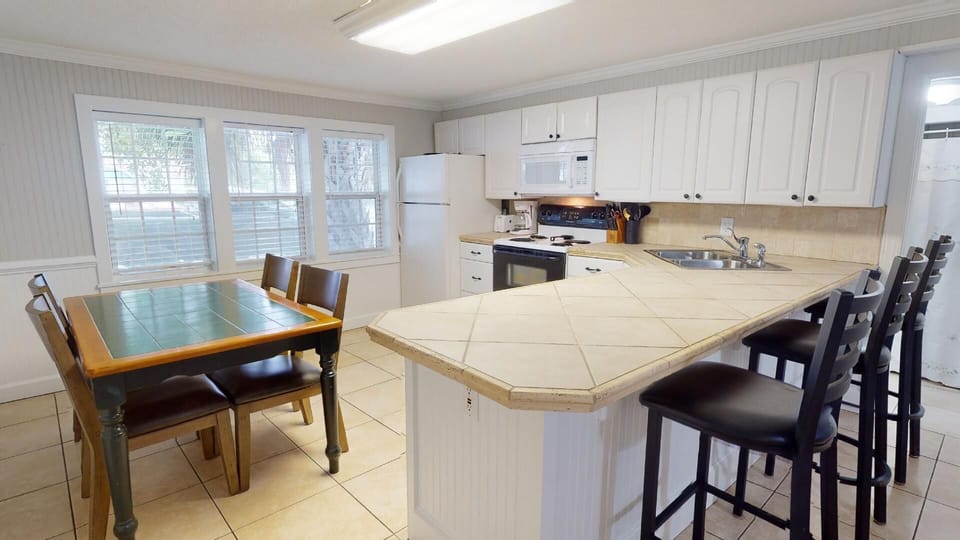 Eat-In Kitchen