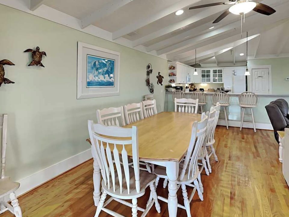 Dining Table w. Seating for 8